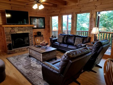 Majestic Retreat Ideal for Family Getaways in Tennessee - Sevierville, Tennessee - glamping.directory