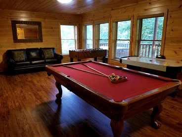 Majestic Retreat Ideal for Family Getaways in Tennessee - Sevierville, Tennessee - glamping.directory