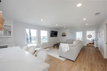 Fantastic Beach House with Ping Pong Table, Hot-tub and Beach Access in Montara, California - Montara, California - glamping.directory