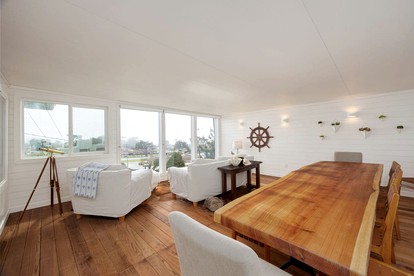 Fantastic Beach House with Ping Pong Table, Hot-tub and Beach Access in Montara, California - Montara, California - glamping.directory
