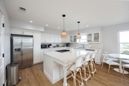 Fantastic Beach House with Ping Pong Table, Hot-tub and Beach Access in Montara, California - Montara, California - glamping.directory