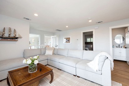 Fantastic Beach House with Ping Pong Table, Hot-tub and Beach Access in Montara, California - Montara, California - glamping.directory