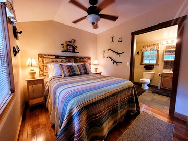 Rustic Elegance: Vintage Decor Cabin with Mountain Scenery in Sparta - Sparta, Tennessee - glamping.directory