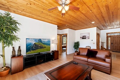 California Dreaming: Lakeside Cabin Getaway in the Best Location - San Bernardino, California - glamping.directory