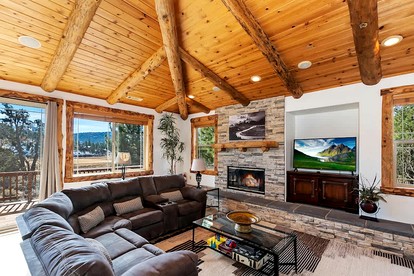 California Dreaming: Lakeside Cabin Getaway in the Best Location - San Bernardino, California - glamping.directory