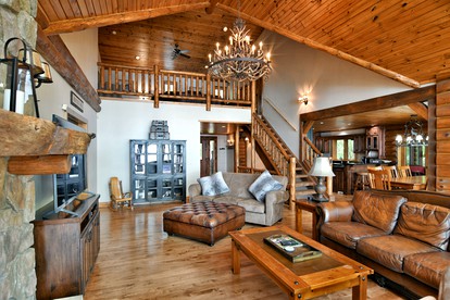 Luxury Log Cabin for Families with Private Boat Dock on Round Lake in Hayward, Wisconsin - Hayward, Wisconsin - glamping.directory