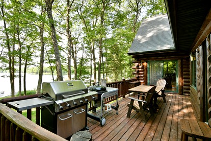 Luxury Log Cabin for Families with Private Boat Dock on Round Lake in Hayward, Wisconsin - Hayward, Wisconsin - glamping.directory