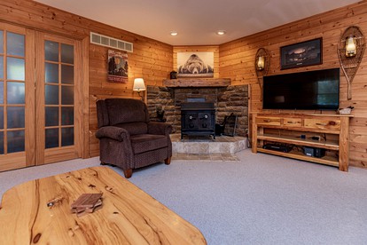 Create Lasting Memories: Lakeside Family Getaway in the Heart of Paradise, Michigan - Paradise, Michigan - glamping.directory