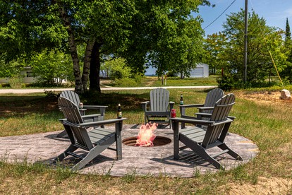 Create Lasting Memories: Lakeside Family Getaway in the Heart of Paradise, Michigan - Paradise, Michigan - glamping.directory
