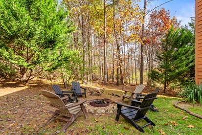 Spacious Woodland Cabin with Fire Pit & Creek Near Berkeley Springs, West Virginia - Berkeley Springs , West Virginia - glamping.directory