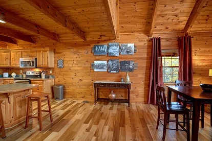 Peaceful Great Smoky Mountains Cabin for a Vacation in Tennessee with Friends - Sevierville, Tennessee - glamping.directory