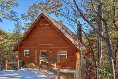 Peaceful Great Smoky Mountains Cabin for a Vacation in Tennessee with Friends - glamping.directory