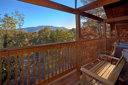Peaceful Great Smoky Mountains Cabin for a Vacation in Tennessee with Friends - Sevierville, Tennessee - glamping.directory