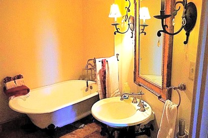 Stunning Villa for Rent in Athens Ideal for Weekend Getaways near Dallas, TX - Athens, Texas - glamping.directory