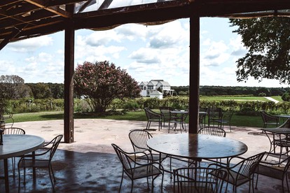 Stunning Villa for Rent in Athens Ideal for Weekend Getaways near Dallas, TX - Athens, Texas - glamping.directory