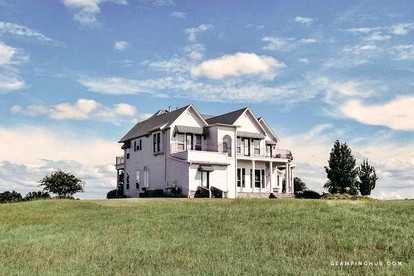 Stunning Villa for Rent in Athens Ideal for Weekend Getaways near Dallas, TX - Athens, Texas - glamping.directory