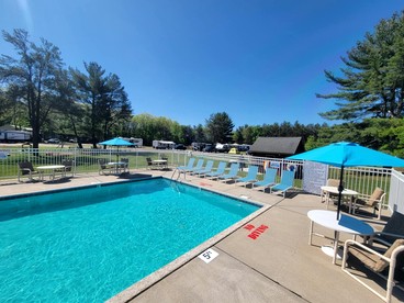 Group Cabin with Large Deck and Patio in Wisconsin Dells - Wisconsin Dells, Wisconsin - glamping.directory
