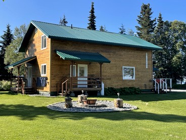 Spacious Family Cabin with Scenic Views near the Kenai River in Alaska - glamping.directory