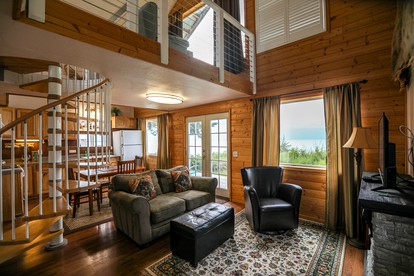 Spacious Family Cabin with Scenic Views near the Kenai River in Alaska - Kasilof, Alaska - glamping.directory