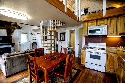 Spacious Family Cabin with Scenic Views near the Kenai River in Alaska - Kasilof, Alaska - glamping.directory