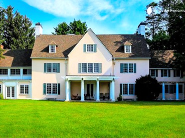 Historic and Spacious Mansion with Expansive Lawn for a Group Getaway near Hartford, Connecticut - glamping.directory