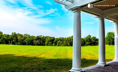 Historic and Spacious Mansion with Expansive Lawn for a Group Getaway near Hartford, Connecticut - Manchester, Connecticut - glamping.directory