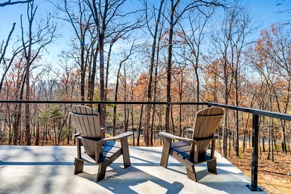 Secluded Riverfront Cabin with Scenic Bluffs near Fayetteville, Arkansas - Fayetteville, Arkansas - glamping.directory