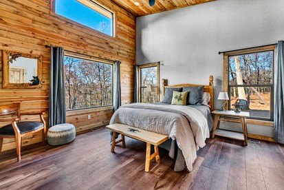 Secluded Riverfront Cabin with Scenic Bluffs near Fayetteville, Arkansas - Fayetteville, Arkansas - glamping.directory