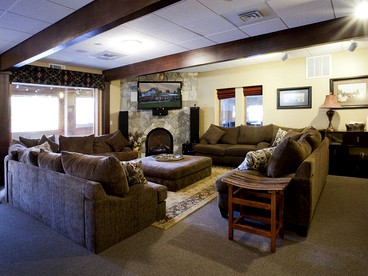 Spacious Vacation Rental for Groups or Events with Sauna and Hot Tub in Athol, Idaho - Athol, Idaho - glamping.directory