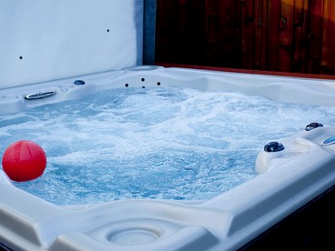 Spacious Vacation Rental for Groups or Events with Sauna and Hot Tub in Athol, Idaho - Athol, Idaho - glamping.directory
