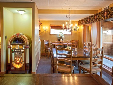 Spacious Vacation Rental for Groups or Events with Sauna and Hot Tub in Athol, Idaho - Athol, Idaho - glamping.directory