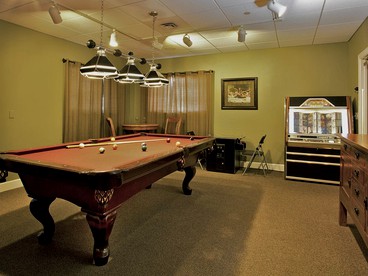 Spacious Vacation Rental for Groups or Events with Sauna and Hot Tub in Athol, Idaho - Athol, Idaho - glamping.directory
