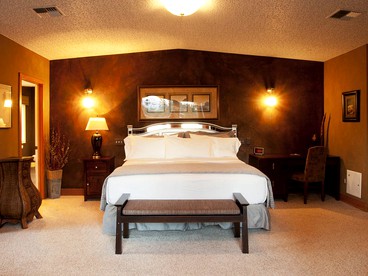 Spacious Vacation Rental for Groups or Events with Sauna and Hot Tub in Athol, Idaho - Athol, Idaho - glamping.directory