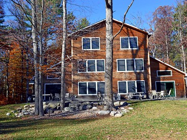 Enormous Family-Friendly Cabin Rental in Shawangunk Mountains, New York - glamping.directory