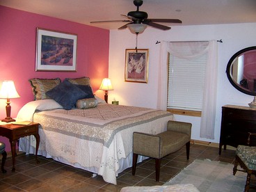 Enormous Family-Friendly Cabin Rental in Shawangunk Mountains, New York - Fine Bush, New York - glamping.directory