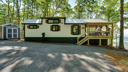 Peaceful Mountain Tiny Home with Breathtaking Valley Views & Fireplace Near Lookout Mountain, Menlo GA - glamping.directory
