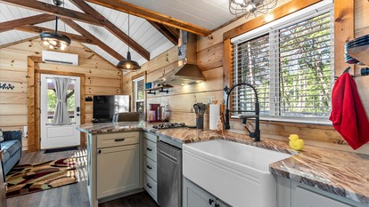 Peaceful Mountain Tiny Home with Breathtaking Valley Views & Fireplace Near Lookout Mountain, Menlo GA - Menlo, Georgia - glamping.directory