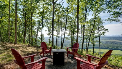 Peaceful Mountain Tiny Home with Breathtaking Valley Views & Fireplace Near Lookout Mountain, Menlo GA - Menlo, Georgia - glamping.directory