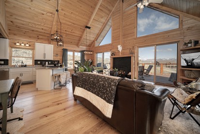 The Ultimate Mountain Glamping Retreat: Beautiful and Cozy Cabin in Granby, Colorado near Arapaho and Roosevelt National Forests - Granby, Colorado - glamping.directory
