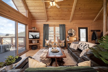 The Ultimate Mountain Glamping Retreat: Beautiful and Cozy Cabin in Granby, Colorado near Arapaho and Roosevelt National Forests - Granby, Colorado - glamping.directory
