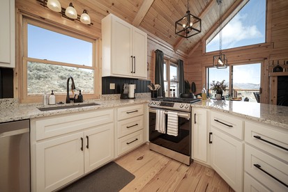 The Ultimate Mountain Glamping Retreat: Beautiful and Cozy Cabin in Granby, Colorado near Arapaho and Roosevelt National Forests - Granby, Colorado - glamping.directory