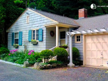 Peaceful and Pet-Friendly Cottage Rental on Picturesque Country Estate near Black Rock State Park, Connecticut - glamping.directory