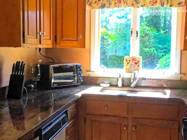 Peaceful and Pet-Friendly Cottage Rental on Picturesque Country Estate near Black Rock State Park, Connecticut - Watertown, Connecticut - glamping.directory