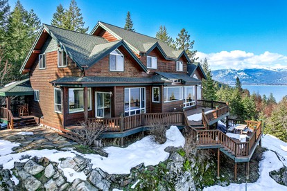 Majestic Summit Retreat: Family Vacation Rental Overlooking Lake Pend Oreille - glamping.directory