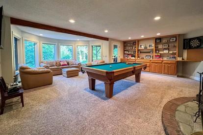 Impressive Spacious Cabin with Hot-Tub and Pool Table in New Hampshire - Bartlett, New Hampshire - glamping.directory