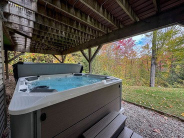 Impressive Spacious Cabin with Hot-Tub and Pool Table in New Hampshire - Bartlett, New Hampshire - glamping.directory