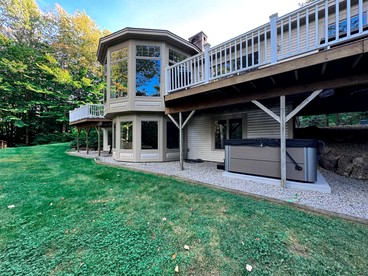 Impressive Spacious Cabin with Hot-Tub and Pool Table in New Hampshire - glamping.directory