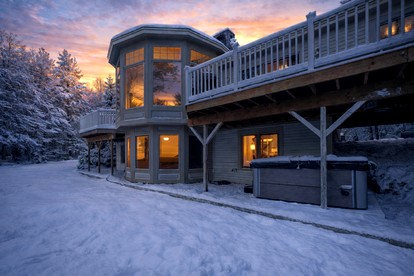 Impressive Spacious Cabin with Hot-Tub and Pool Table in New Hampshire - Bartlett, New Hampshire - glamping.directory