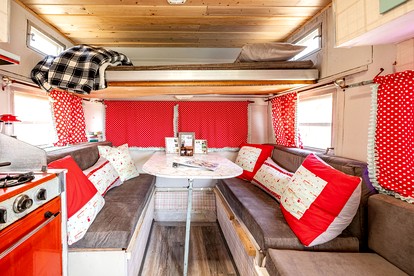 Vintage Caravan Rental on a Farm for Glamping in Tennessee - Grandview, Tennessee - glamping.directory