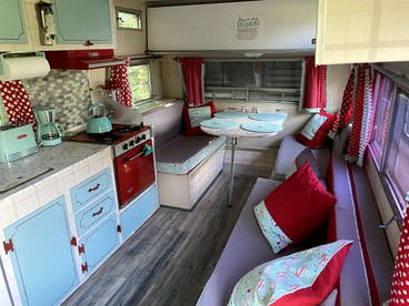 Vintage Caravan Rental on a Farm for Glamping in Tennessee - Grandview, Tennessee - glamping.directory